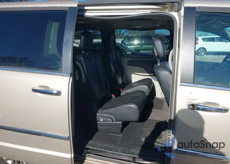 2016 Chrysler Town & Country Touring L z USA, uszkodzony, nr VIN 2C4RC1CG3GR133171